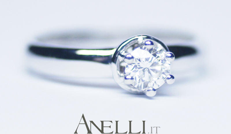 Anello Solitario 6 griffe 0,28 carati F-VVS1 GIA