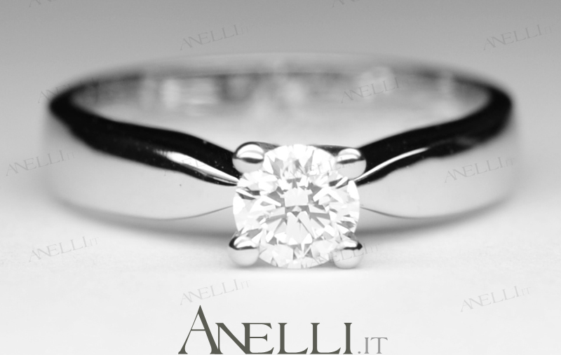 Anello con Diamante Solitario 0.38 carati F-VS1