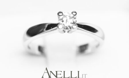 Anello Solitario Classico 0,20 F-VVS1 GIA