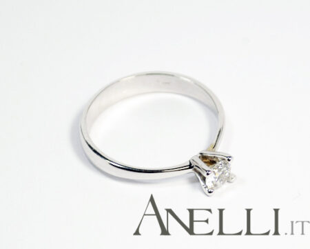 Anello solitario classico 0,30 carati GIA