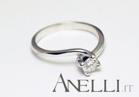 Anello Solitario con Diamante 0.20 - anelli solitari classici