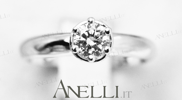 Anello solitario con diamante di 0,32 carati (Colore F - Purezza VS1)