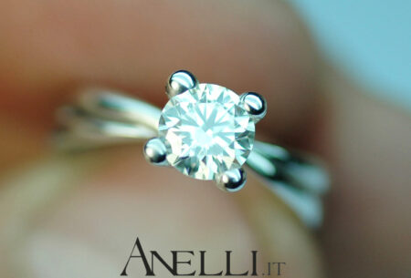 Anello solitario con Diamante di 0,60 carati (Colore F - Purezza VS1)