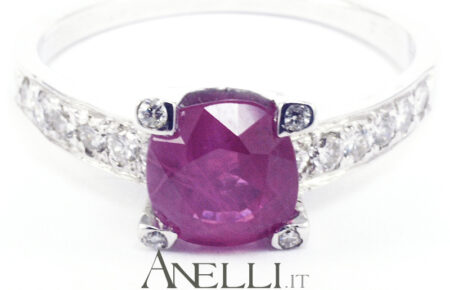 Anello Solitario con Rubino e Diamanti