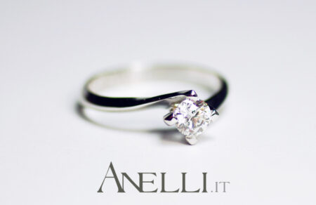 Anello Solitario di Mezzo Carato certificato GIA