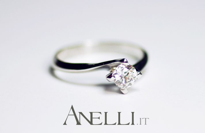 Anello Solitario di Mezzo Carato certificato GIA