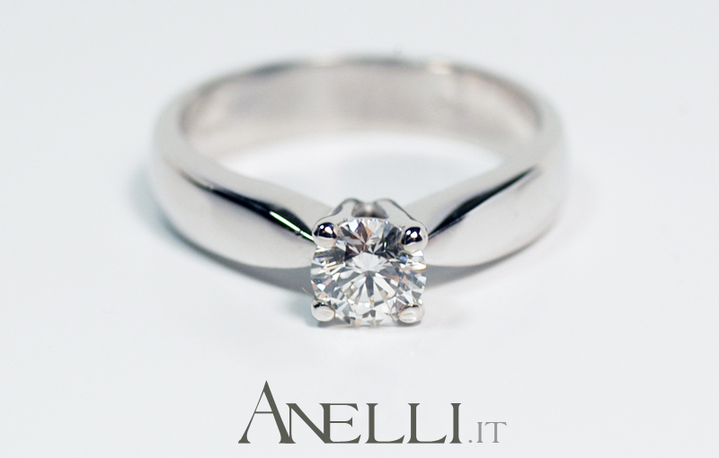 Anello Solitario di mezzo carato (G-VS1) GIA America