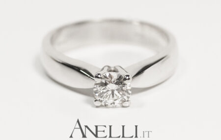 Solitario con diamante da collezione 0,50 carati colore F purezza IF