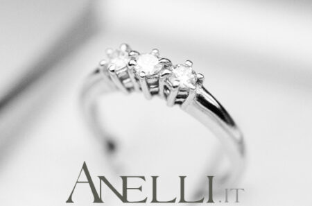 Anello Trilogy 0,12 carati colore F purezza massima