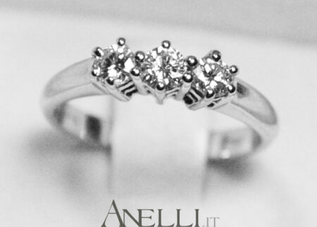 Anello trilogy 0,30 carati (F-VS1)