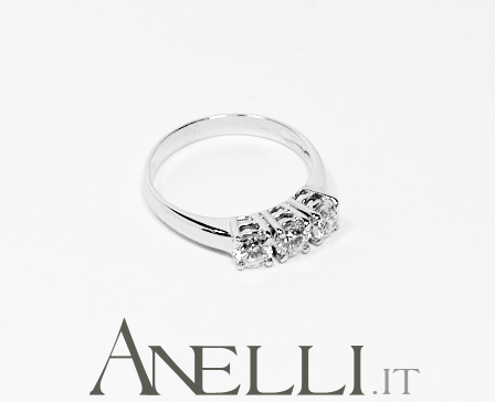 Anello Trilogy 0,54 carati (Colore F - Purezza VVS1)