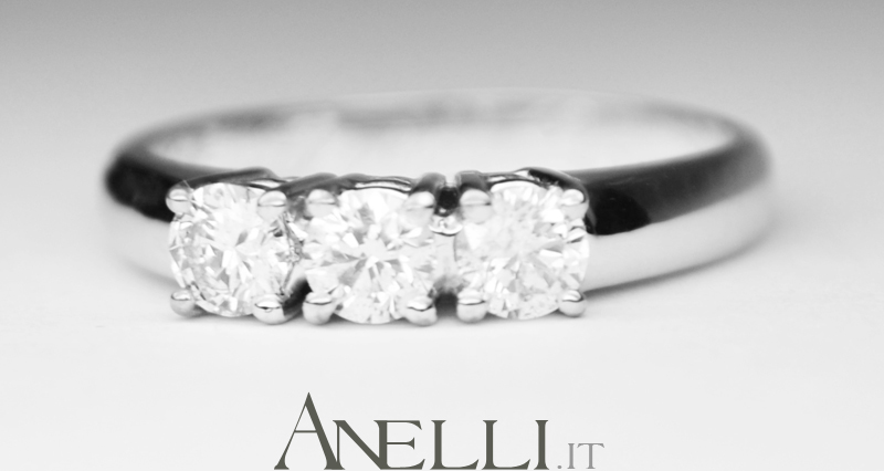 Anello Trilogy Mezzo Carato (0,51 F-VVS1)