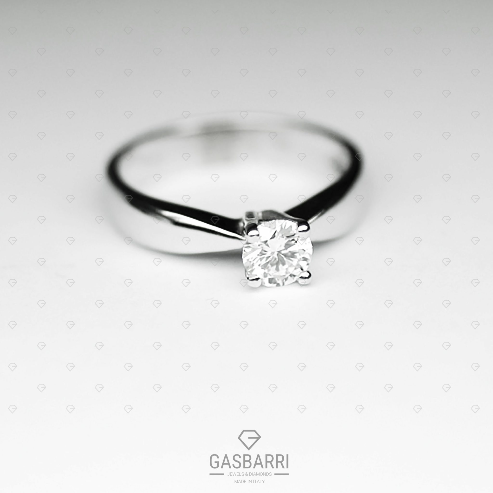 Anello Solitario Classico con Diamante 0,45 carati (F-VVS1)