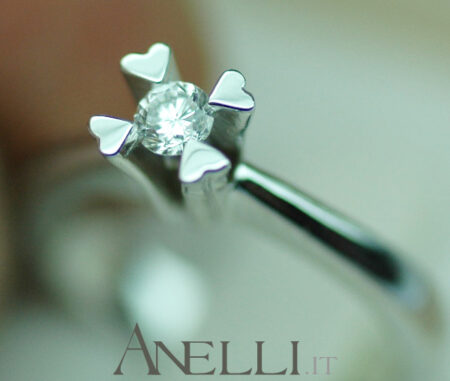 Solitario con Cuori e Diamante
