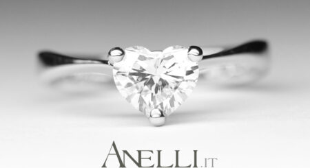 Anello Solitario con Diamante a Cuore 0,70 carati F-VS1 con GIA