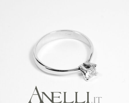 Anello solitario classico 0,40 carati G-VS1 GIA