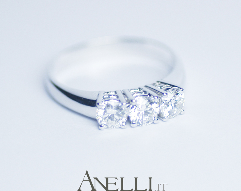 Anello Trilogy 0,60 carati colore F purezza VS1