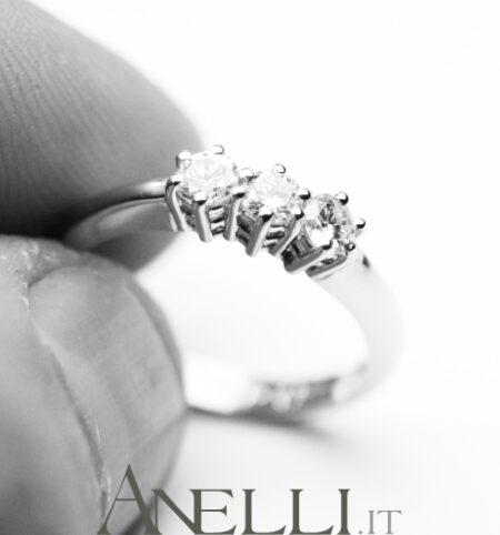 Anello Trilogy 0,33 carati (Colore F - Purezza massima)