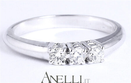 Anello Trilogy classico 0,15 carati (F-VVS1)