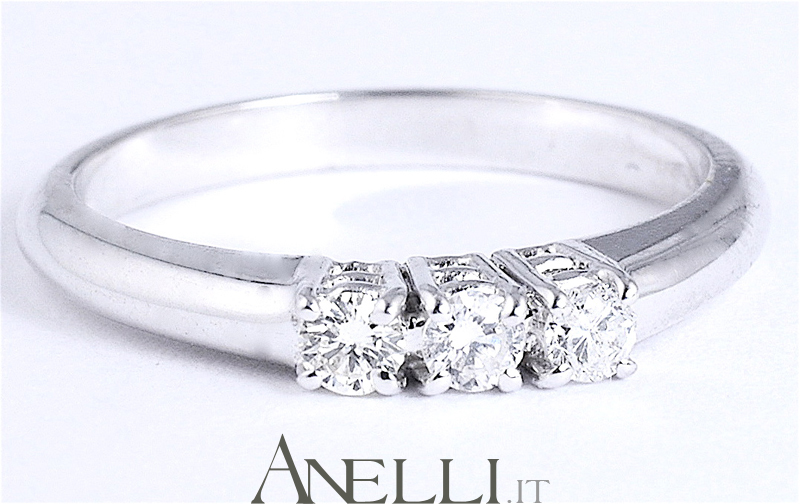 Anello Trilogy classico 0,15 carati (F-VVS1)