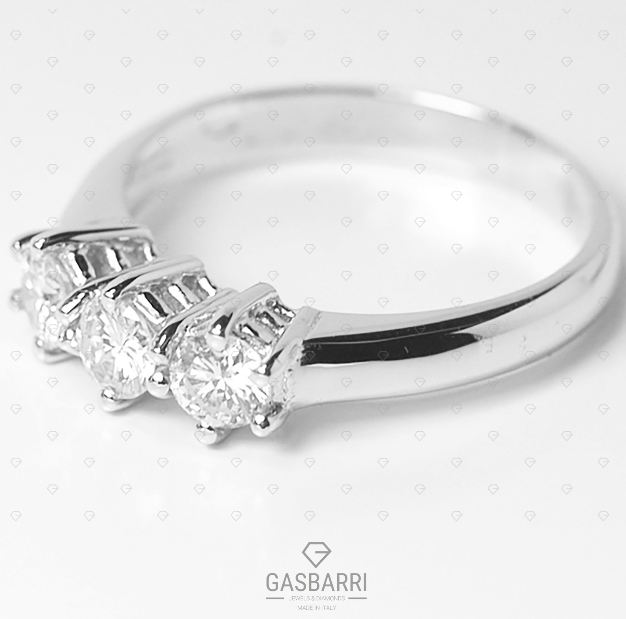 Anello trilogy 0,66 carati (F-VS1)