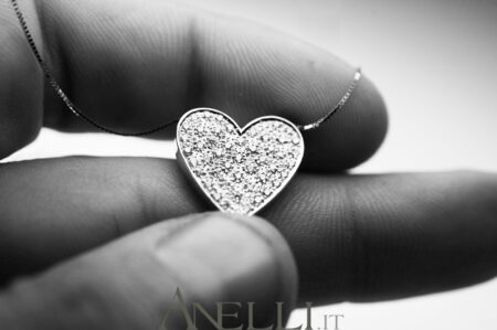 Ciondolo a cuore con pavè di diamanti