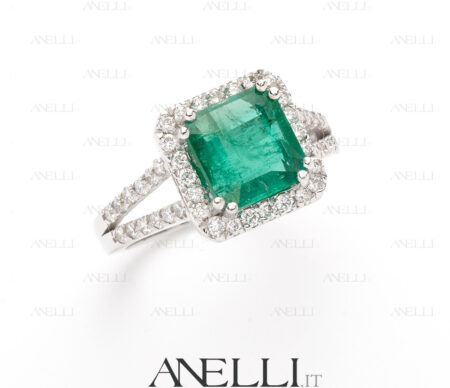 Anello con Smeraldo Colombiano di 3 Carati e Diamanti